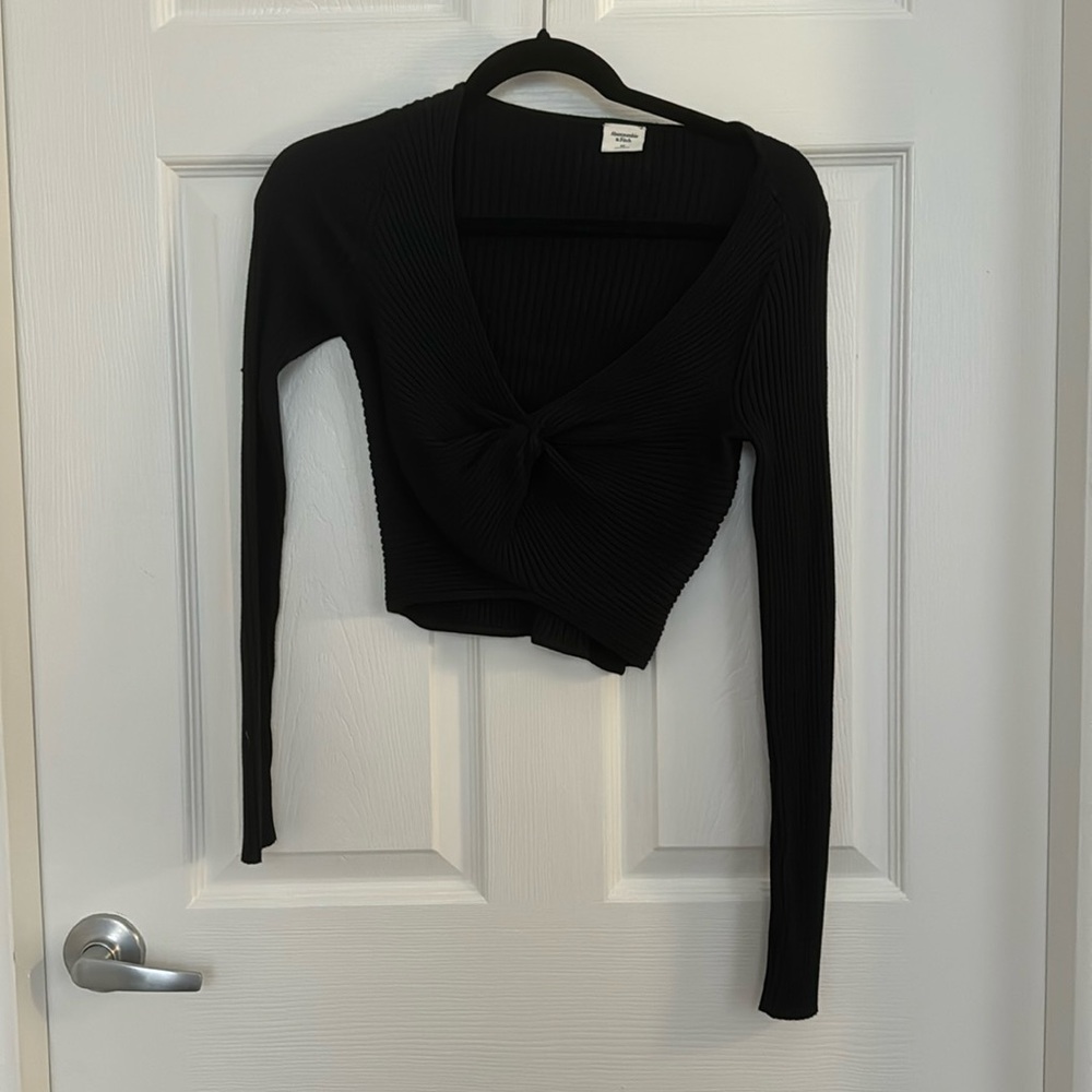 NWOT Abercrombie Cropped V Neck Sweater, XS, Black